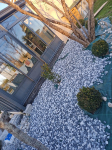 Photo de galerie - Création parterre cailloux 