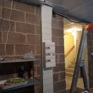 Photo de galerie - Réfection d un tableau dans une maison des années soixante. photo après 
