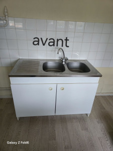 Photo de galerie - évier, mitigeur plus le meuble avant l'installation 