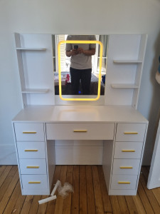 Photo de galerie - Coiffeuse neuve - Ameublement