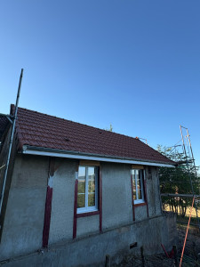 Photo de galerie - Rénovation complète de la toiture ( changementm de la panne faîtière,changement de tout les chevron ,mise en place une sous toiture isolante Actua ,mise en place du contre lattage et du lattage,mise en place des couloir en zinc de chaque côté ,