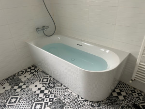 Photo de galerie - Remplacement de baignoire avec modification des attentes sanitaires pour mitigeur mural