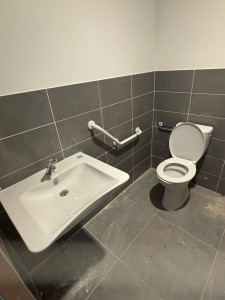 Photo de galerie - Pose de wc, lavabo, barre de relevage 