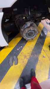 Photo de galerie - Changement plaquettes de freins pois lourd 