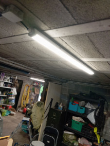Photo de galerie - Changement de néon pour du led dans un garage 