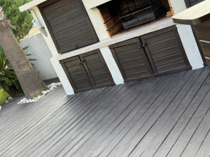 Photo de galerie - Ponçage , saturation du bois et peinture , remplacement des poignées 