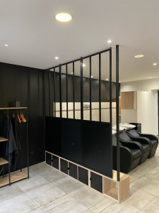 Photo de galerie - Création verrière de séparation salon de coiffure Hélis à Bourgoin-Jallieu