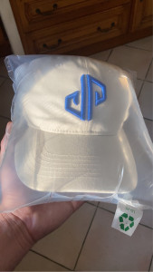 Photo de galerie - Casquette avec broderie 3D sur mesure