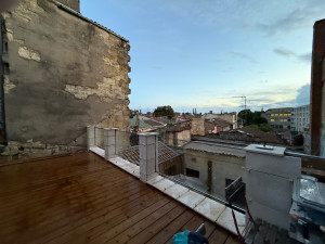 Photo de galerie - Création de terrasse avec membrane EPDM pose lames sur plots et maçonnerie 