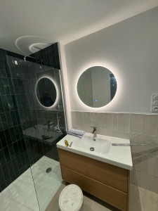 Photo de galerie - Pose de carrelage, peinture,et accessoires de  salle de bain…SDB clés à main☑️