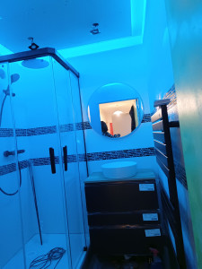 Photo de galerie - 10 avenue de la République Sarcelles je l'ai réalisé en 4 jours c'est salle de bain avec tout faire luminaire