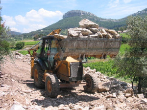 Photo de galerie - Terrassement pour l'accès à la piscine  château fontcreuse à cassis..