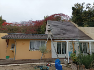 Photo de galerie - Un nettoyage a été effectué suite à une demande de démoussage de toiture.