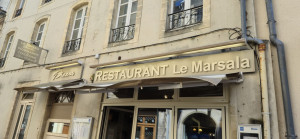 Photo de galerie - Remplacement tubes enseigne d'un restaurant sur Bayeux par de la led, projecteur et boîte étanche 