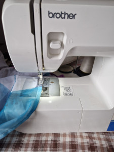 Photo de galerie - Ourlets de rideaux, habits...