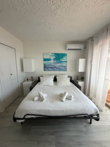 Photo de galerie - Logement prêt à accueillir ses voyageurs.  Nettoyage minutieux, linge soigneusement présenté et finitions soignées pour garantir confort, propreté et satisfaction dès l’arrivée.