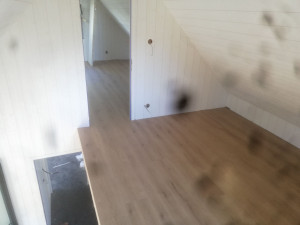 Photo de galerie - Pose des huisseries, du lambris et du parquet dans un studio réalisée par mes soins 