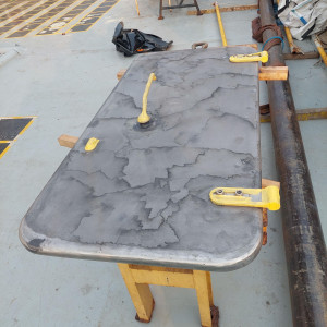 Photo de galerie - Remplacement de la partie basse d'une porte étanche de navire