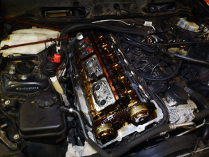 Photo de galerie - Changement de joint cache culbuteur sur une BMW serie 3 335i E92 