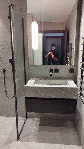 Photo de galerie - Réalisation d'une belle salle de bain, évacuation, alimentation d'eau, encastré de douche et lavabo