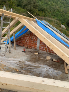 Photo de galerie - Remplacement de la charpente et de la couverture. Monténégro 