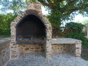 Photo de galerie - Barbecue en pierre 