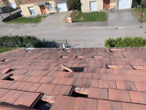 Photo de galerie - Changement de tuile cassée ou remise en place de tuile déplacer 