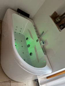 Photo de galerie - Baignoire balneo