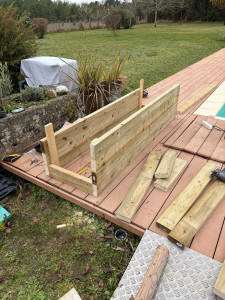 Photo de galerie - Fabrication d’un bac à fleurs en bois