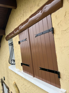 Photo de galerie - Restauration de volets bois 