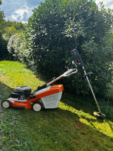 Photo de galerie - Chantier de tonte et débroussaillage avec ramassage. 