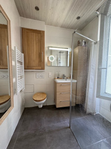 Photo de galerie - Remplacement de mobilier et radiateur de salle de bain  + remplacement de vasque et robinet 