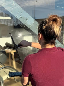 Photo de galerie - Nettoyage de baies vitrées