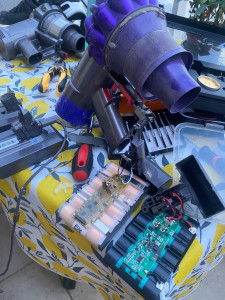 Photo de galerie - Réparation d’aspirateurs Dyson.