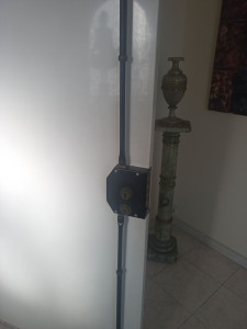 Photo de galerie - Pose d'une porte avec une serrure 3 point 