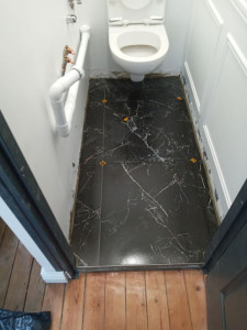 Photo de galerie - Pose carrlage wc