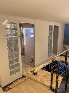 Photo de galerie - Pose de cloison, porte coulissante, enduit, peinture