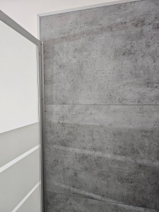 Photo de galerie - Renovation salle d'eau - Pose de dalle vynil dans une douche ( revêtement imperméable )