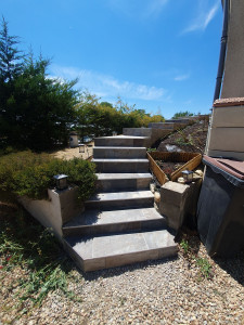 Photo de galerie - Pose carrelage escalier extérieur