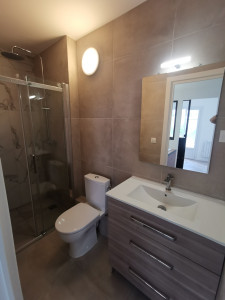 Photo de galerie - Salle de Bain toute a neuf , installation sisteme eau froid chaude, electricite, WC  etr