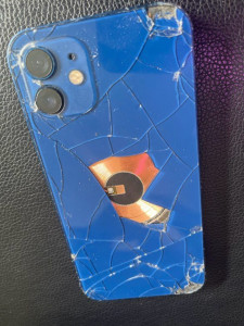 Photo de galerie - IPhone 12 avant