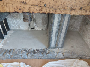 Photo de galerie - Un avant après d'une rénovation avec carrelage sur cheminée