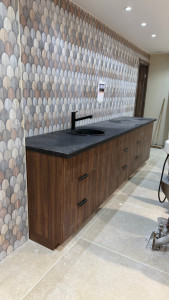 Photo de galerie - Montage cuisine salon de coiffure 