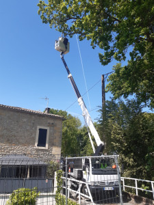 Photo de galerie - Elagage avec nacelle,coupe d arbres. 