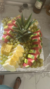 Photo de galerie - Un plateau de fruit pour l’anniversaire d’un bénéficiaire et c’est enfants 