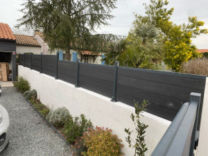 Photo de galerie - Pose clôture occultant composite 