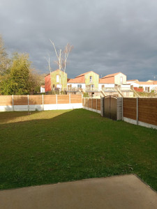 Photo de galerie - Réalisation d une clôture en béton et   bois 