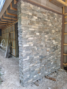 Photo de galerie - Taille et pose de pierres en parement 