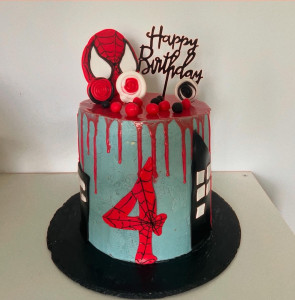 Photo de galerie - Layer cake thème Spiderman