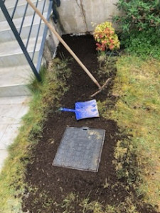 Photo de galerie - Remplacement de la conduite mise en place d’une rehausse pour le regard et remise en état du terrain 